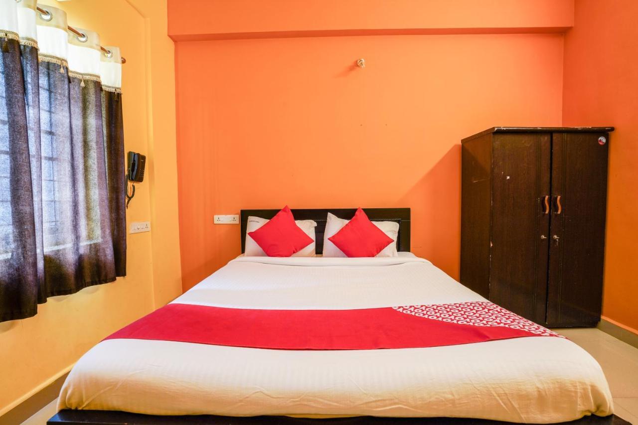 Oyo 70286 Svr Grand Hotel Hyderabad Ngoại thất bức ảnh